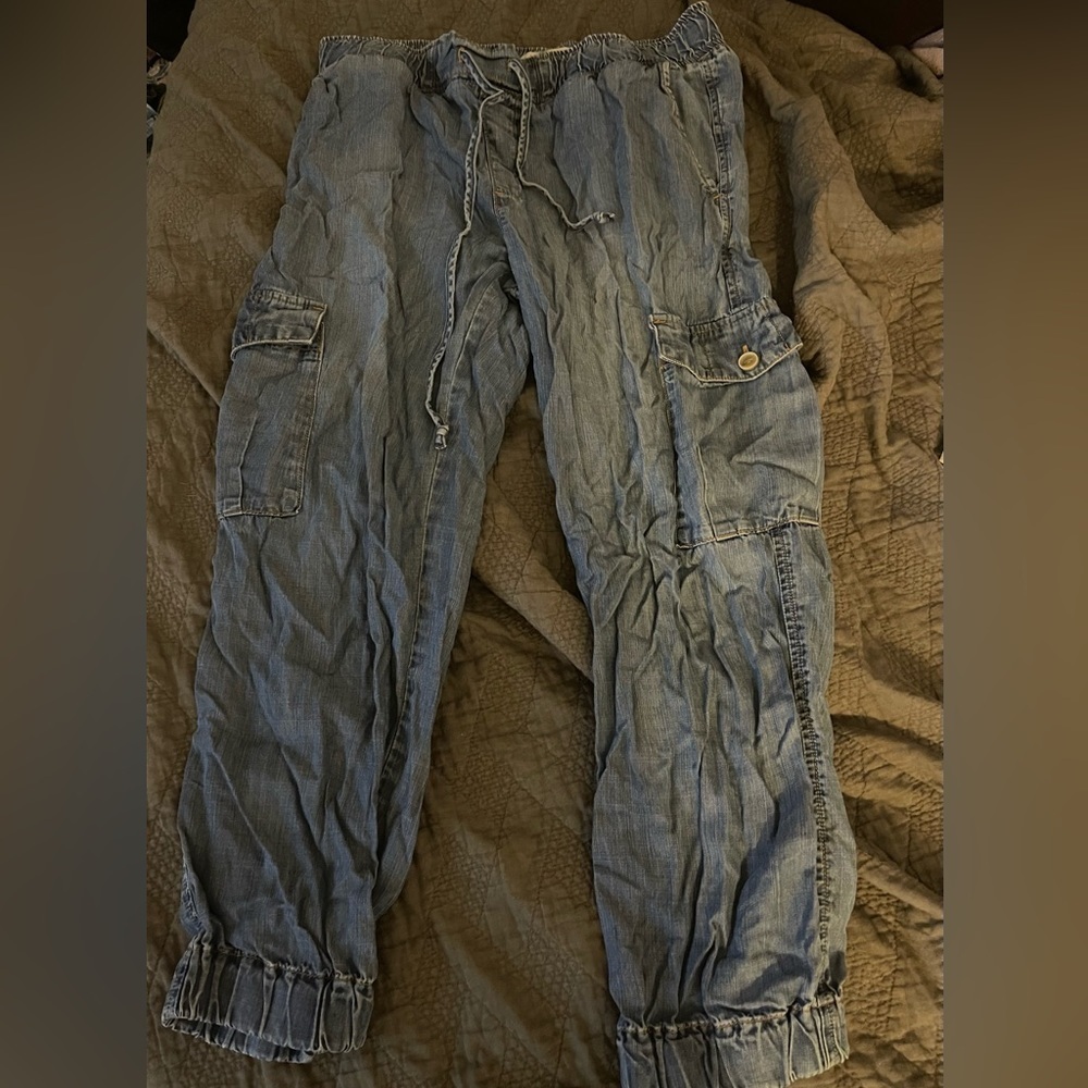 Cloth and stone Jean cargo joggers. Size medium